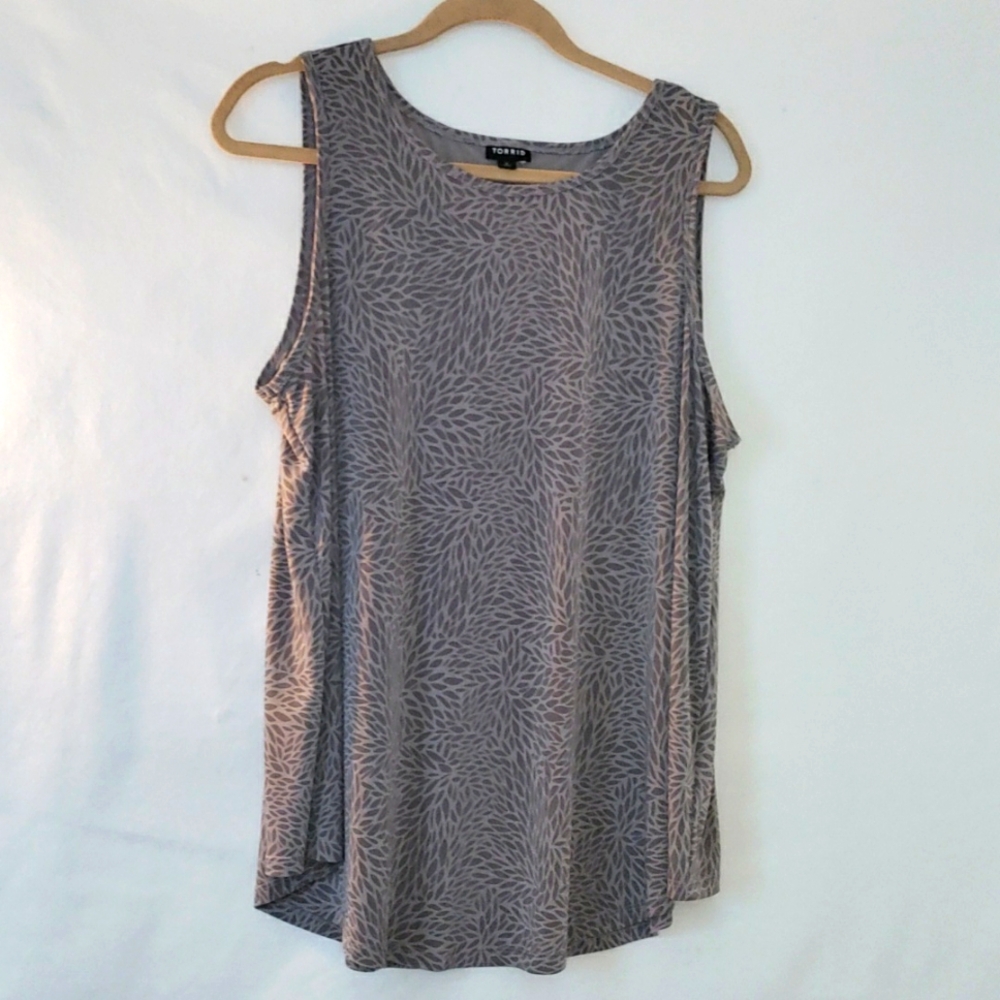 🎁Torrid sleeveless shirt cream tan lightweight Shirttail style Torrid size 16